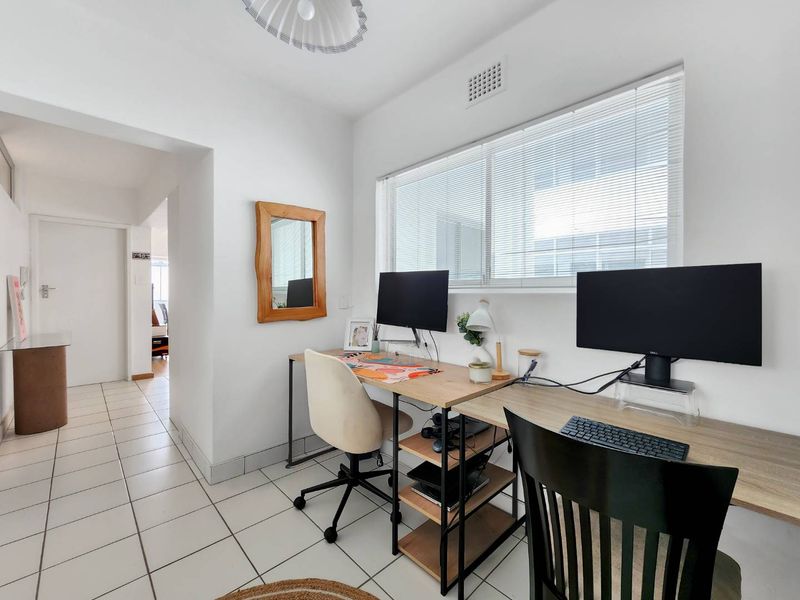 Large FURNISHED one bedroom apartment with sea views on Beach Road - Photo 6