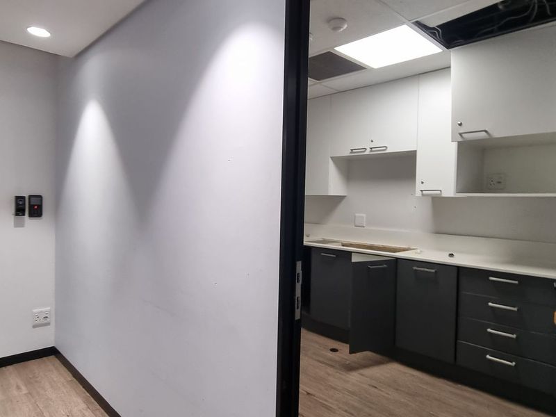 1 530m2 Irene Centurion Office To Let - Photo 8