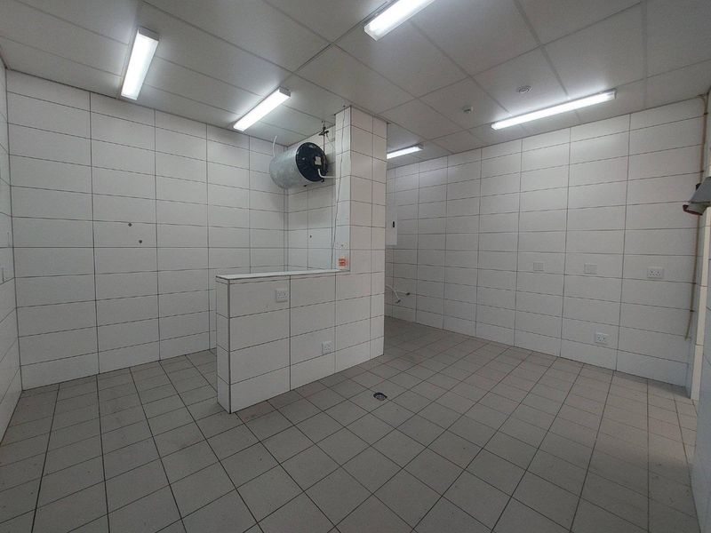 Prime Coffee Shop Space To Let – Kleine Kuppe, Hilltop Village - Photo 4