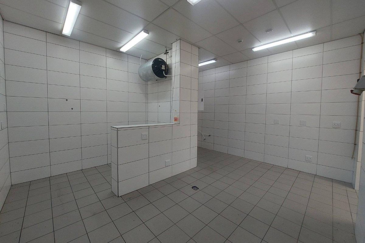 Prime Coffee Shop Space To Let – Kleine Kuppe, Hilltop Village - Photo 4