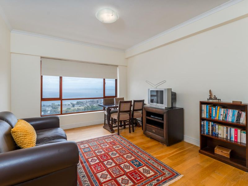 2 bedroom apartment with sea views - Photo 2