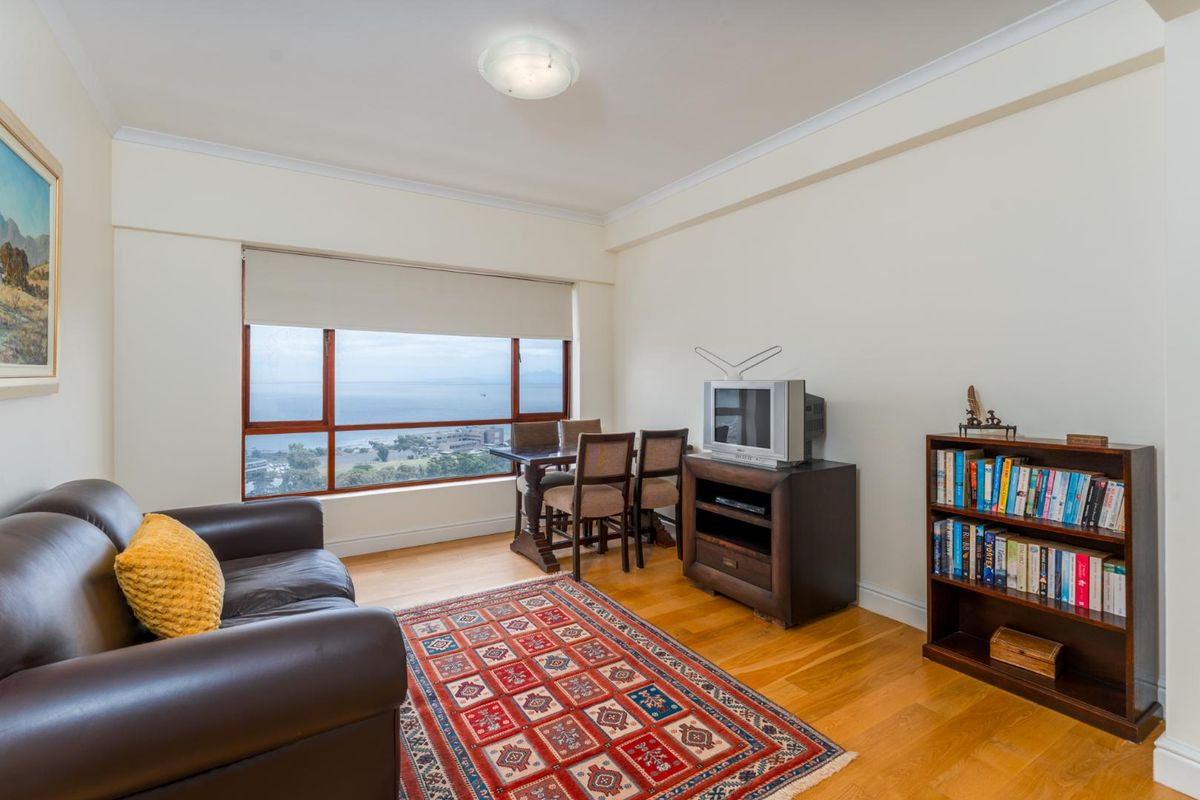 2 bedroom apartment with sea views - Photo 2