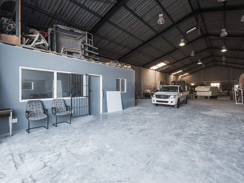 Prime Industrial Facility To Let in Montague Gardens - Photo 3