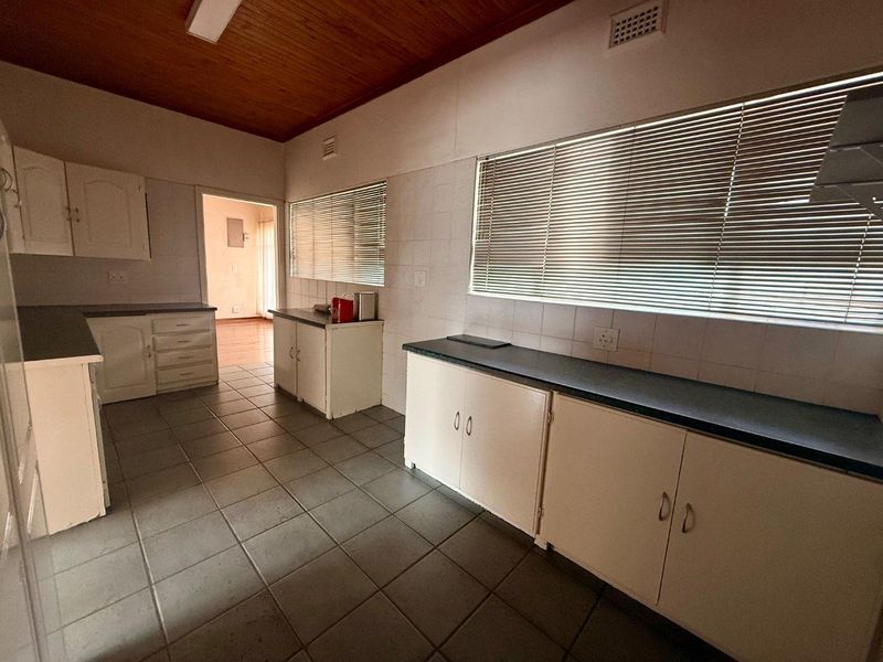 5 bedroom house for rental in vryheid - Photo 7
