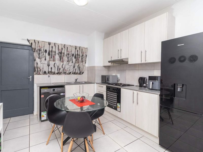 2 Bed 2 Bath Ground Floor Apartment - Photo 10