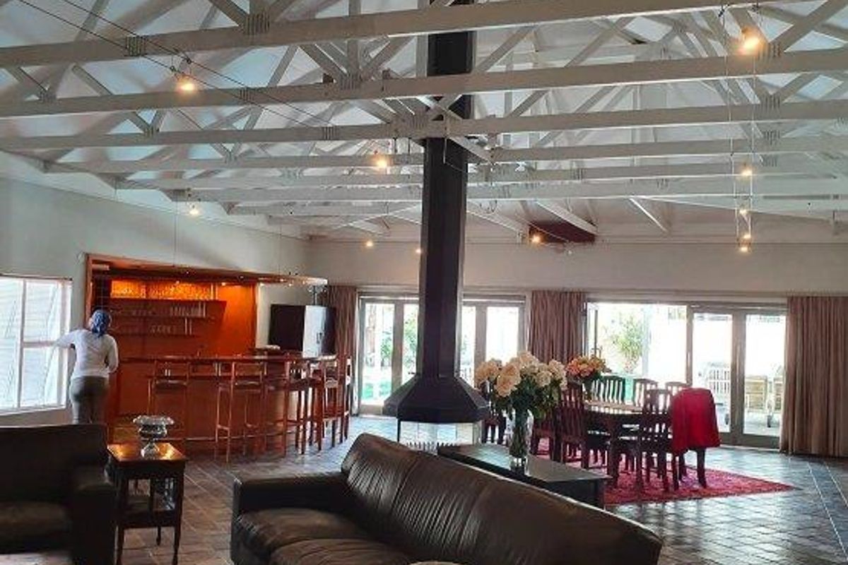 Exclusive 4-Bedroom Home with Pool & Study in Klein Windhoek - Photo 5