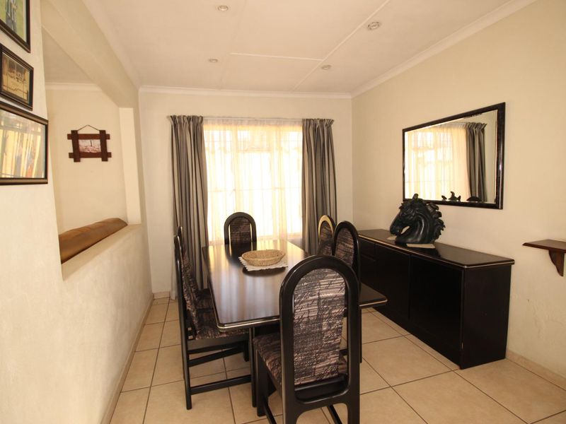 Welcome to this stunning and spacious double-story home, perfect for luxurious and comfortable living. - Photo 7