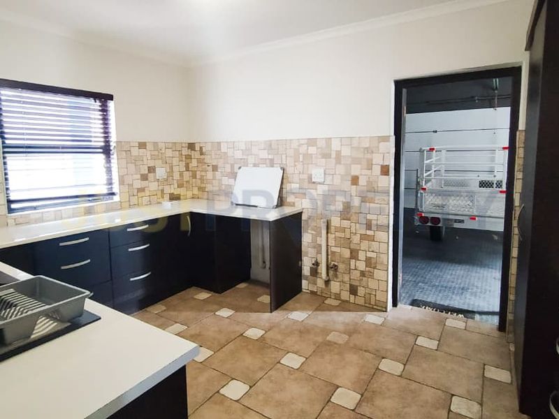 5 Bedroom Family Home - Photo 7