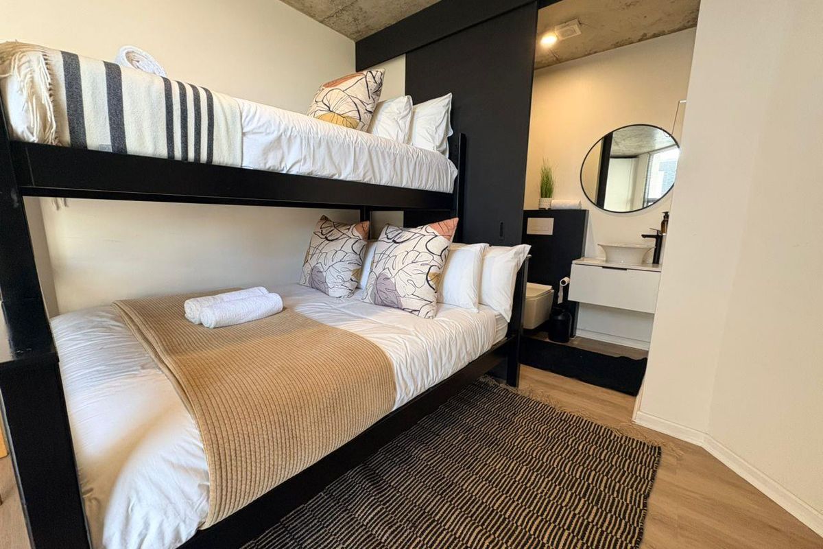 Executive suite to rent - Photo 5