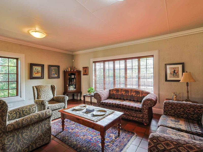 Spacious Family Home with Character & Separate Flatlet - Photo 9