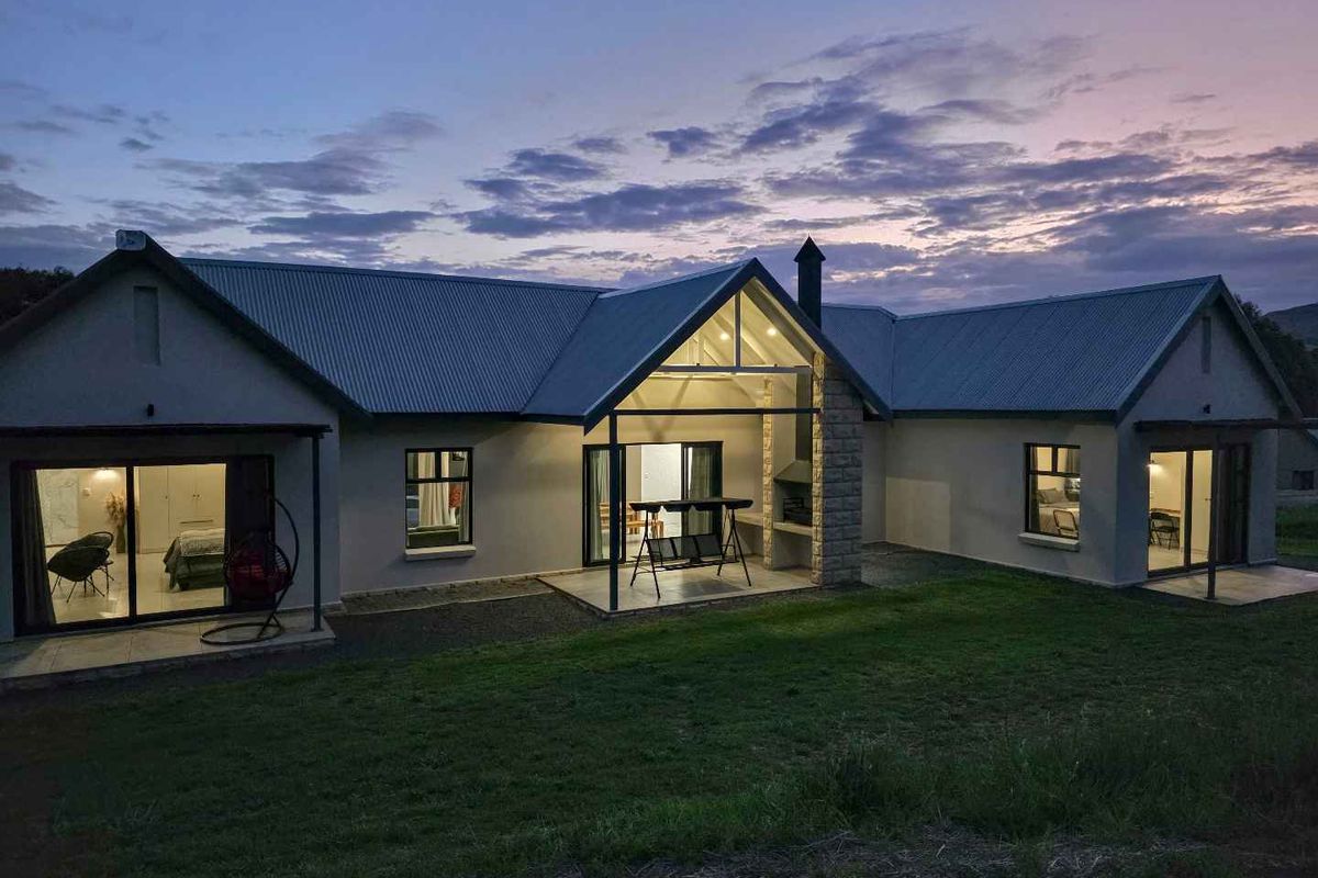 Contemporary Mountain Retreat with Panoramic Views | Clarens Mountain Estate - Photo 5