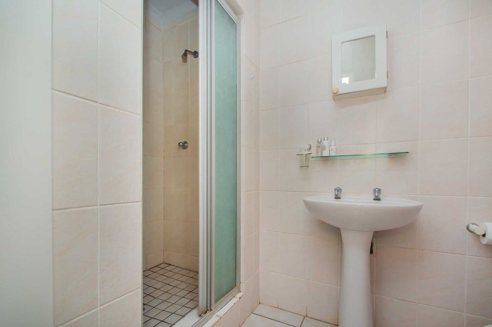 Main en-suite shower