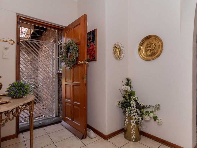 Perfect Lock-Up-and-Go 3 Bedroom Townhouse in Birchleigh North - Photo 2