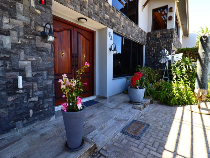 Exceptional 8-Bedroom Sea-View Property in Swakopmund - Photo 3