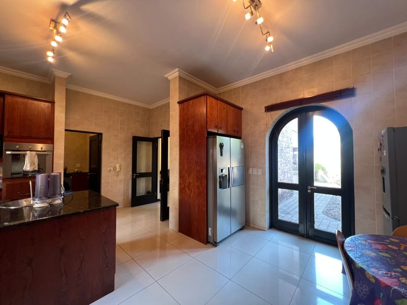 An Exceptional Family Residence Offering Space, Elegance and Outstanding Value - Photo 6