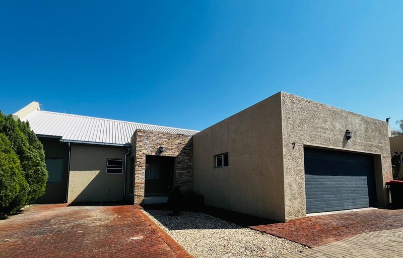 Spacious Townhouse To Let