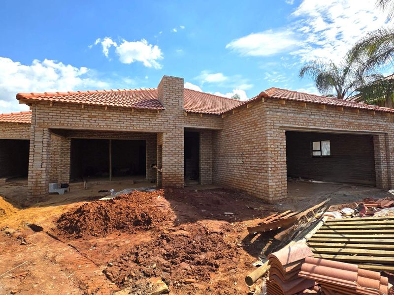 4 Bedroom Family Home Under Construction in Melodie. - Photo 2