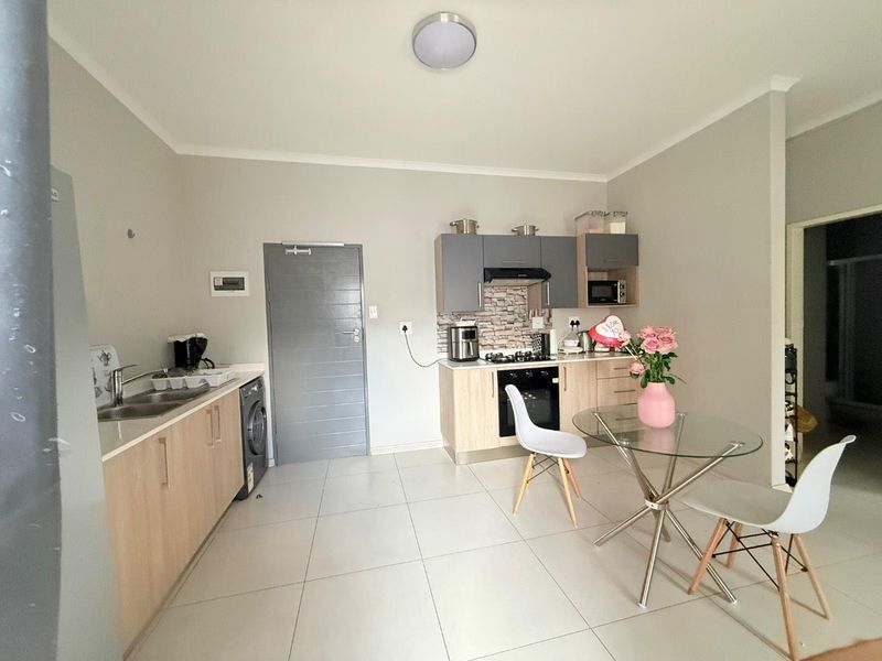 First-Time Buyer’s Dream: Modern 1-Bedroom Gem! - Photo 4