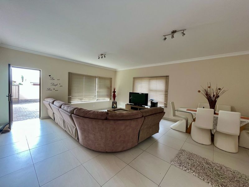 Modern Freestanding Family Home - Photo 4