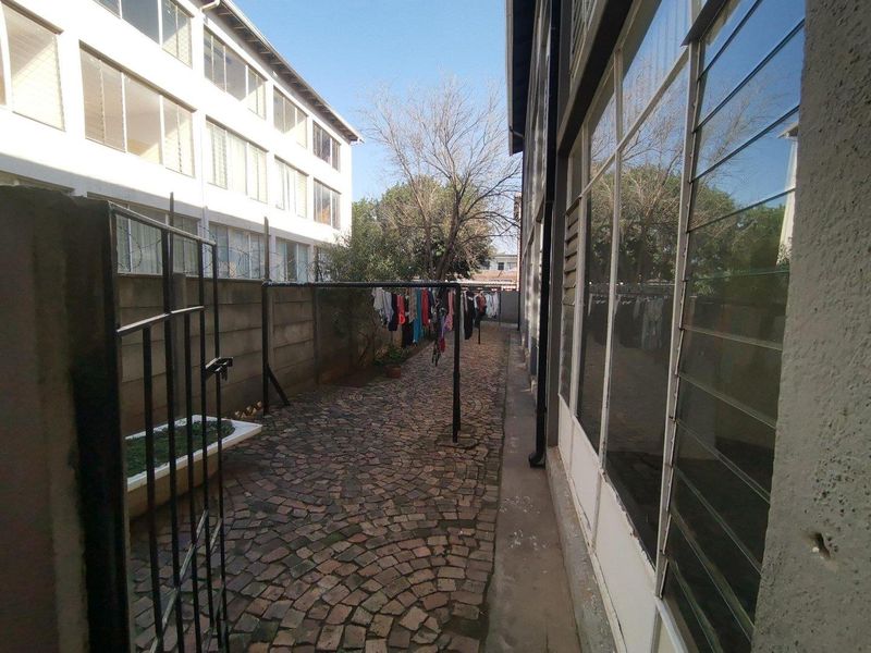 Neat 1 Bedroom Ground Floor Apartment To Let in Witpoortjie - Photo 10