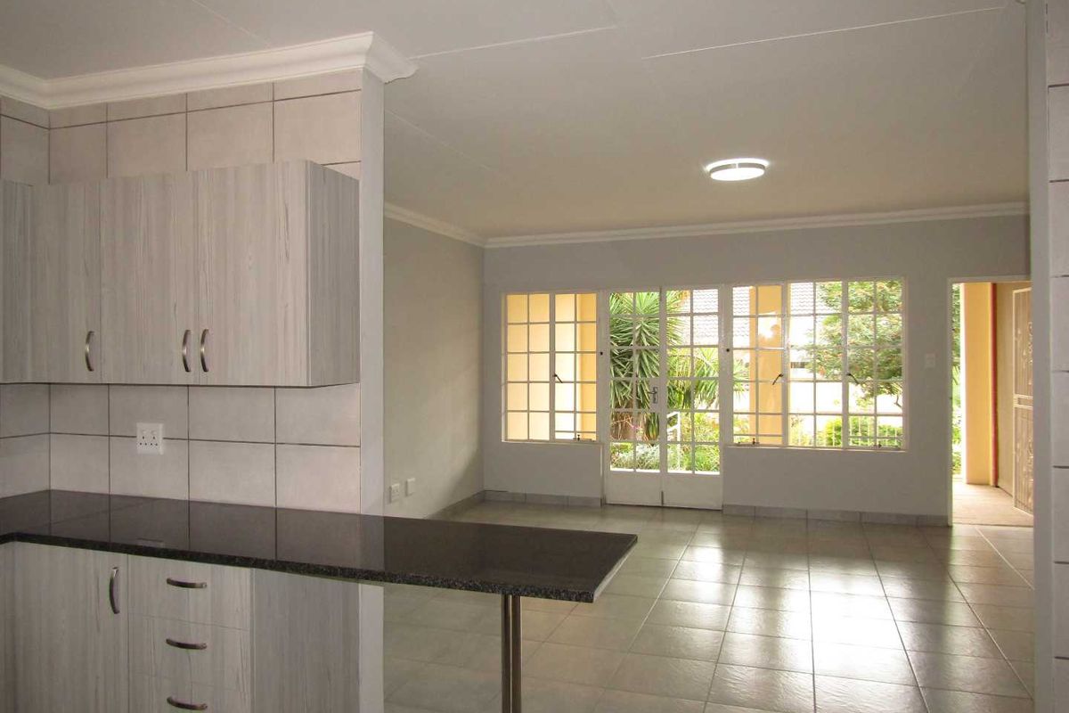 Charming Life Right Cottage in sought after Retirement Village - Photo 4