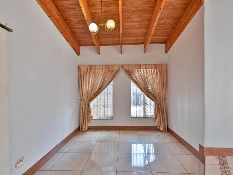 Best Location! - Photo 6