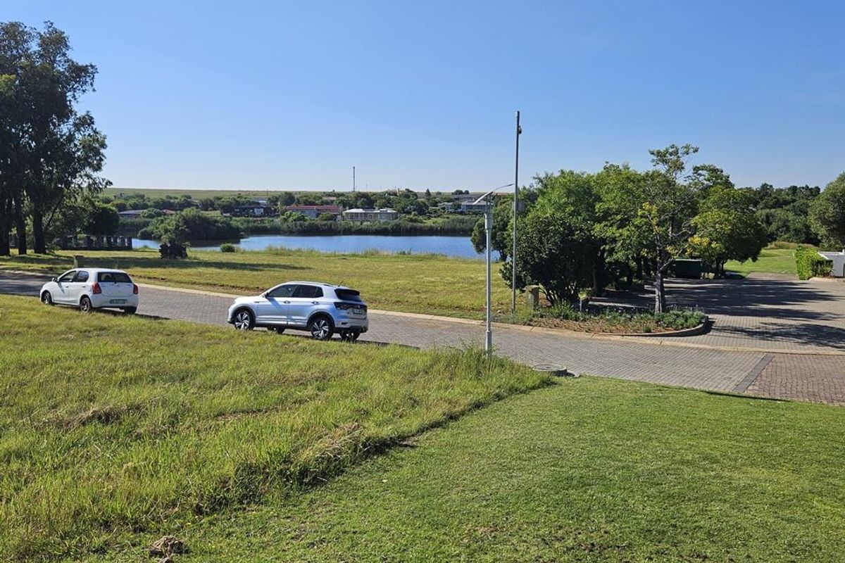 Where Golf Course Living Meets Waterfront Luxury - Photo 4