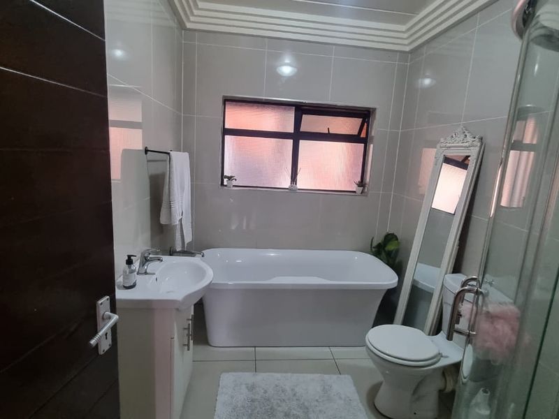 3 Bedroom Apartment in Eveleigh - Photo 10