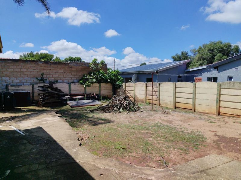 Guess House for sale with potential income - Photo 4