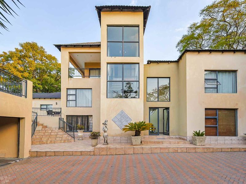 Elevated living in Waterkloof Ridge - Photo 2