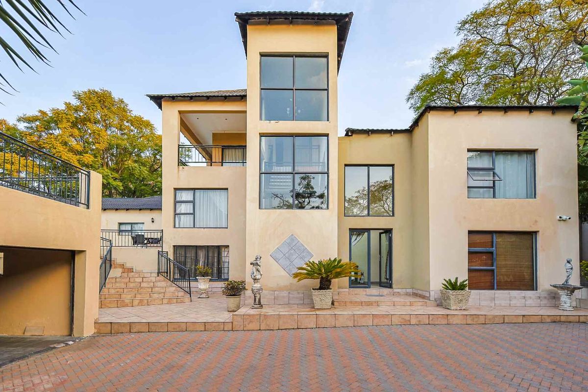 Elevated living in Waterkloof Ridge - Photo 2
