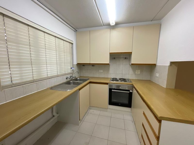 Ground Floor Gem with a Private Garden – Freshly Renovated & Move-In Ready! - Photo 2