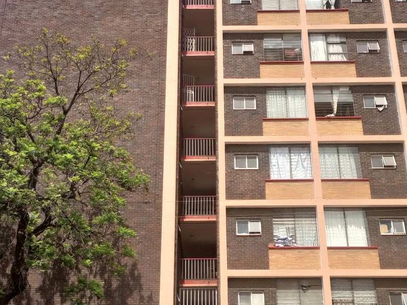 Stunning bachelor unit is now for sale in Pretoria Central - Photo 2