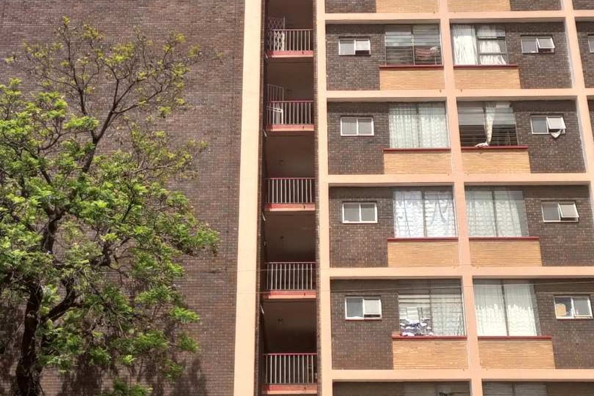 Stunning bachelor unit is now for sale in Pretoria Central - Photo 2