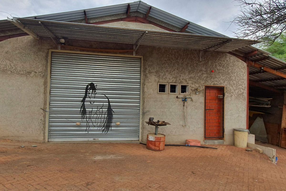 5-Hectare Equestrian Estate with Two Homes – Brakwater, Windhoek5ha Equestrian Estate with 2 Homes - Photo 5