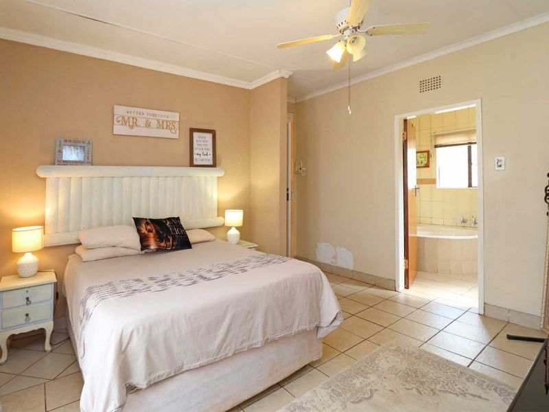 Beautiful Family Home,  Flatlet and Heated Pool - Photo 3