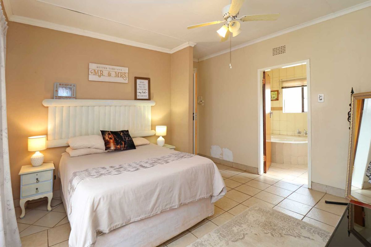Beautiful Family Home,  Flatlet and Heated Pool - Photo 3