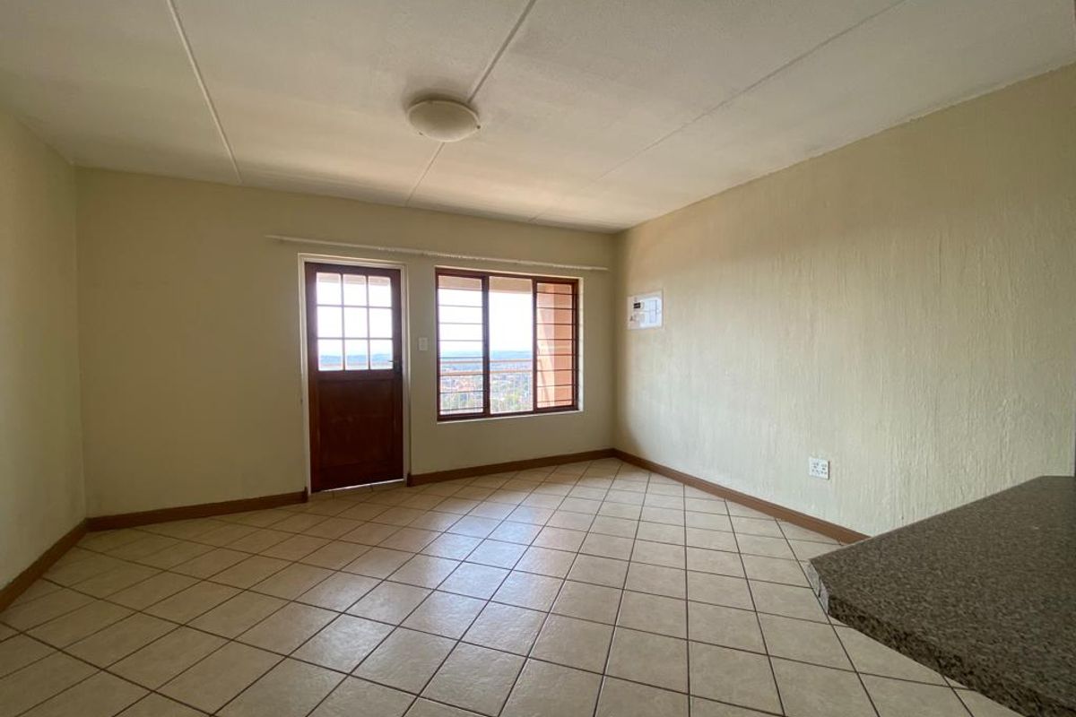 Neat and Cozy 2 Bedroom, 1 Bathroom, Second Floor Apartment - Photo 4