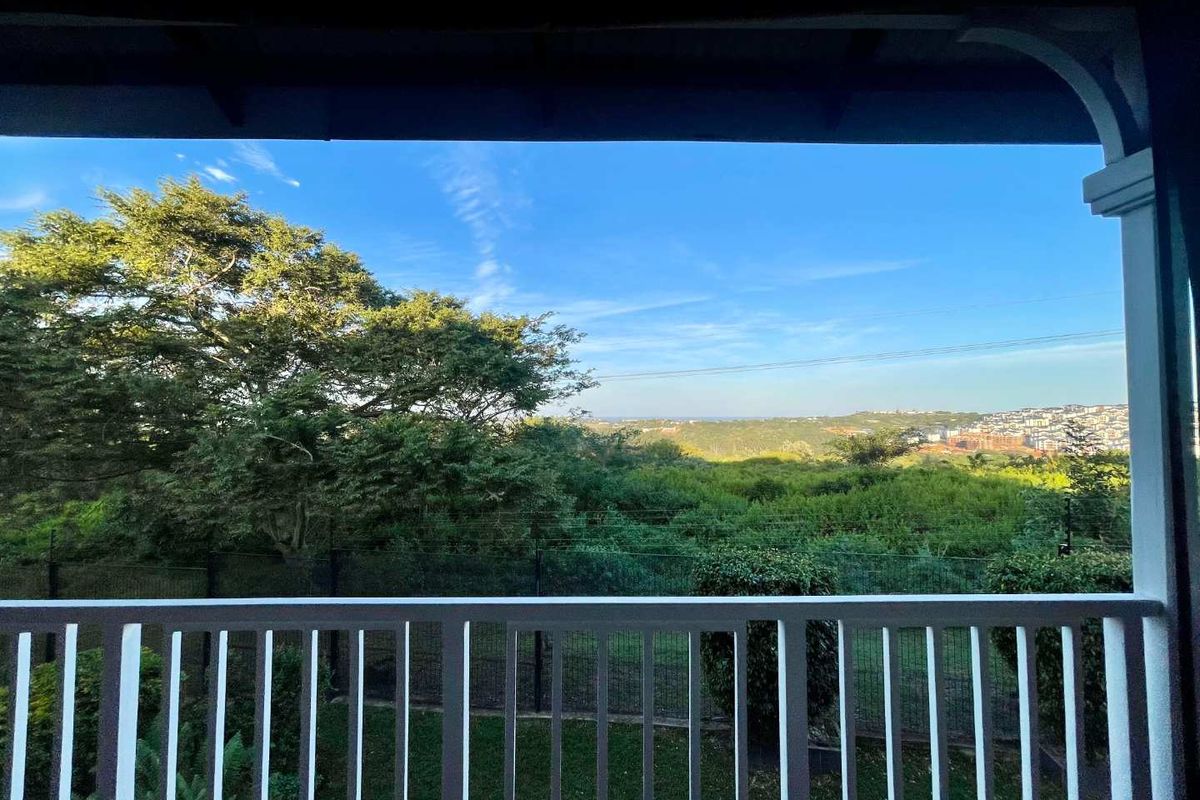Renovated 3 Bedroom Penthouse Apartment with sea view - Photo 5