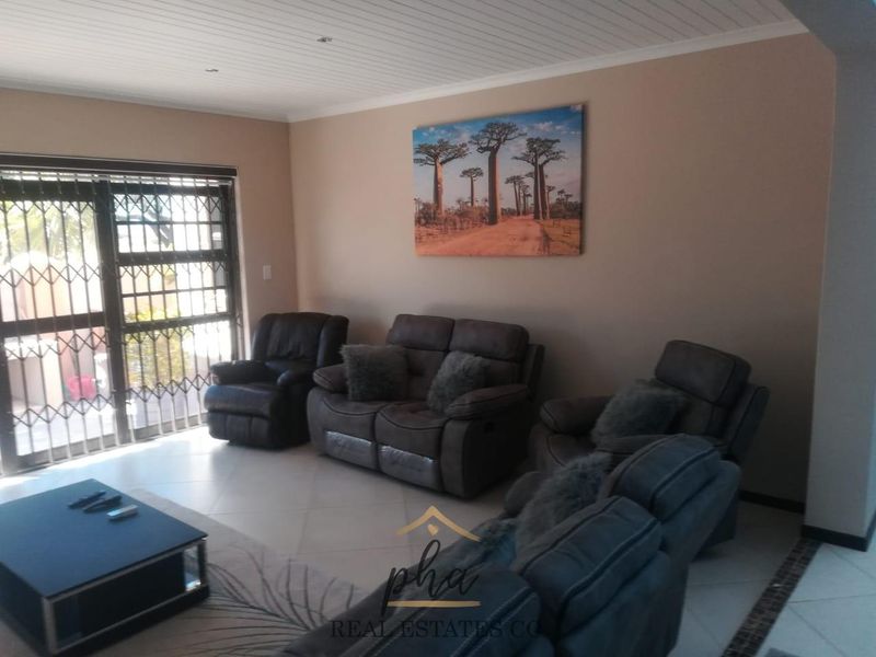 LUXURY 4 BEDROOM HOUSE - TSUMEB - Photo 6