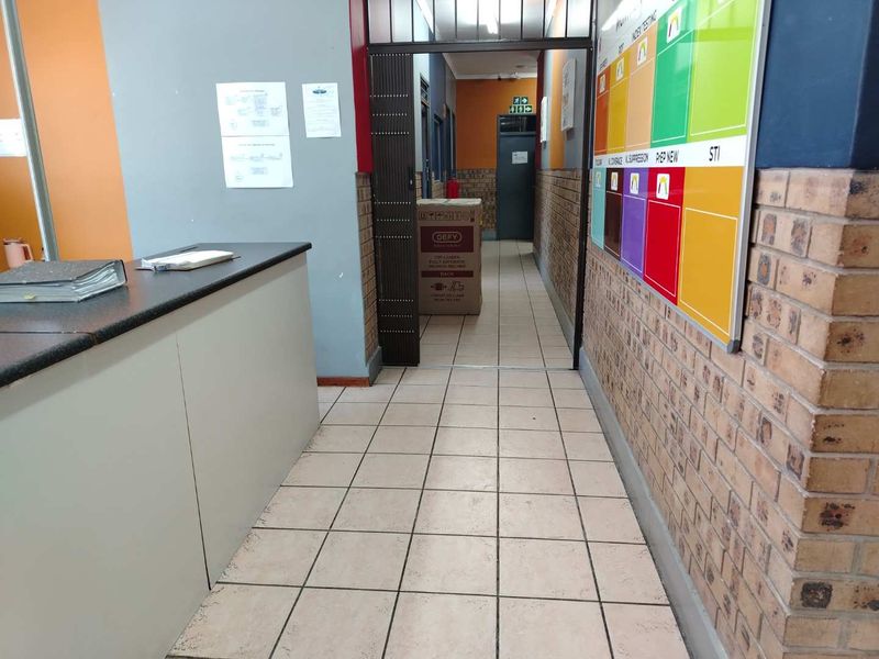 COMMERCIAL BUILDING AT PRIME LOCATION - Photo 3