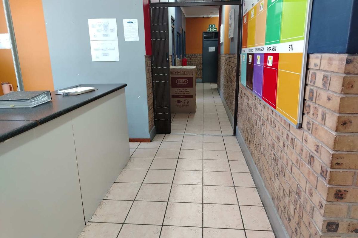 COMMERCIAL BUILDING AT PRIME LOCATION - Photo 3