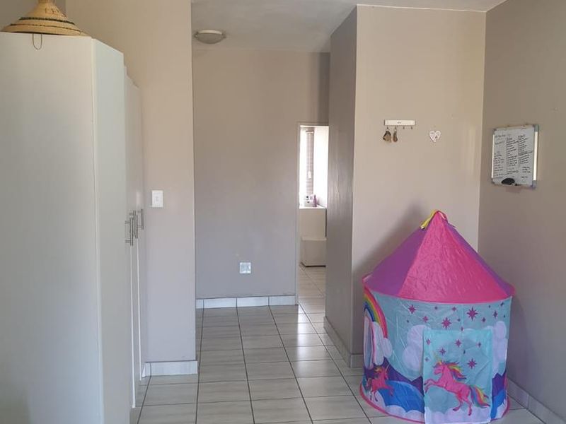 Two-Bedroom First Floor Apartment for Sale in Oaklane Mews, Brakpan - Photo 10