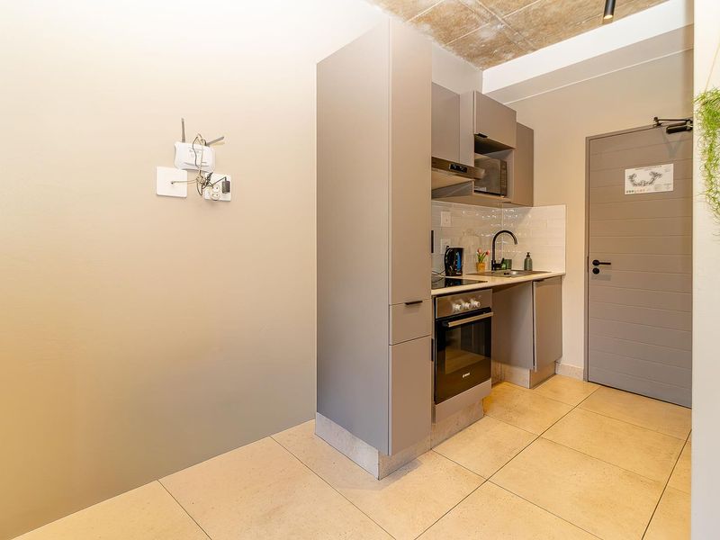 Garden Studio Apartment – Ideal Investment or Lock-Up-and-Go Lifestyle! - Photo 10