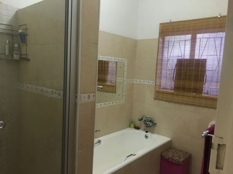 Spacious 4 Bedroom Family Home with lots of potential! - Photo 9