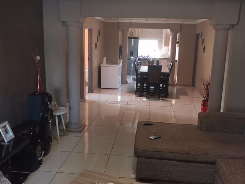 3 bedrooms house for sale in Soshanguve V - Photo 7