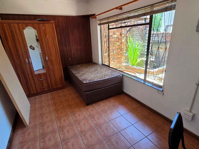 Prime Student Accommodation Investment with Immediate Returns - Photo 5