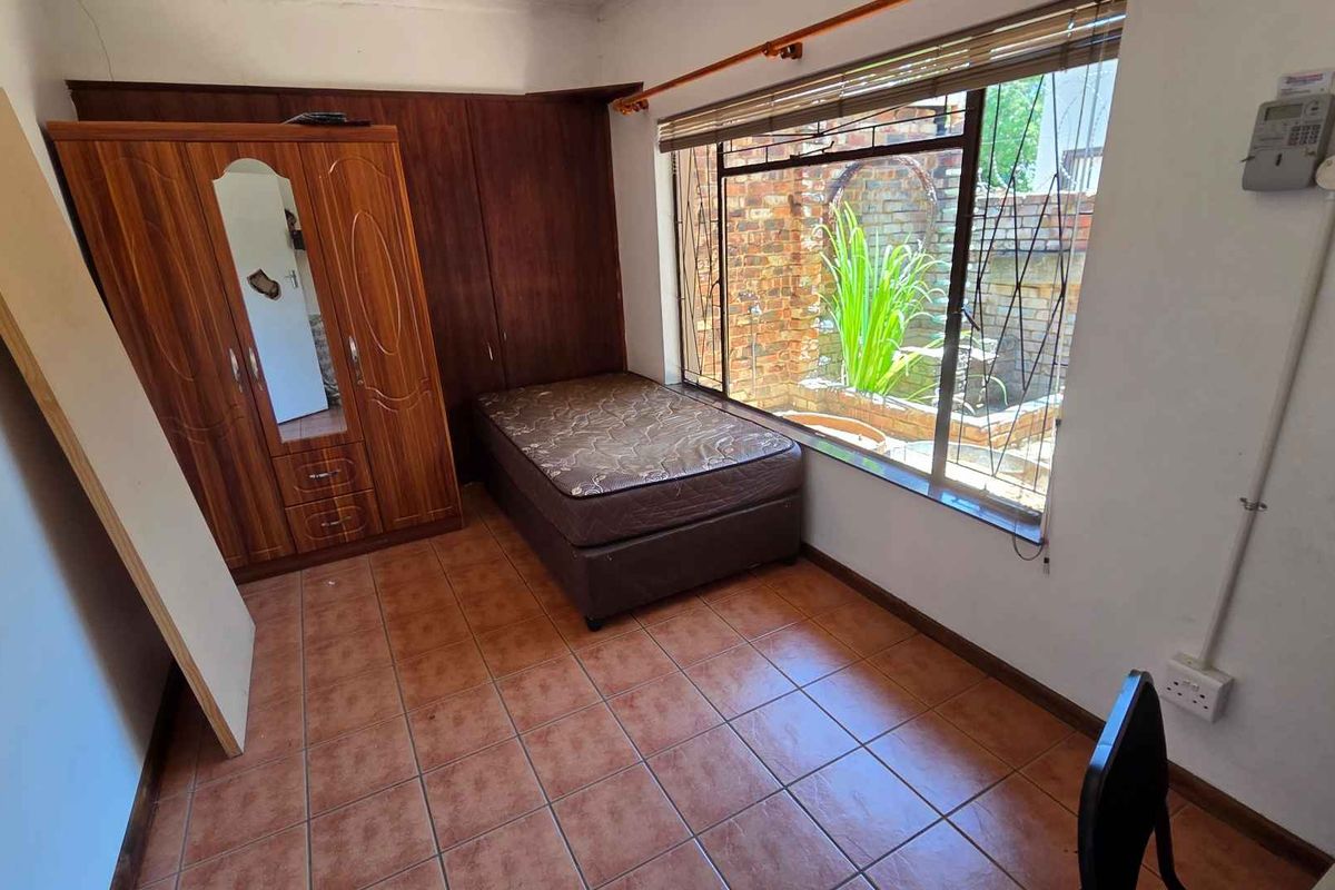 Prime Student Accommodation Investment with Immediate Returns - Photo 5