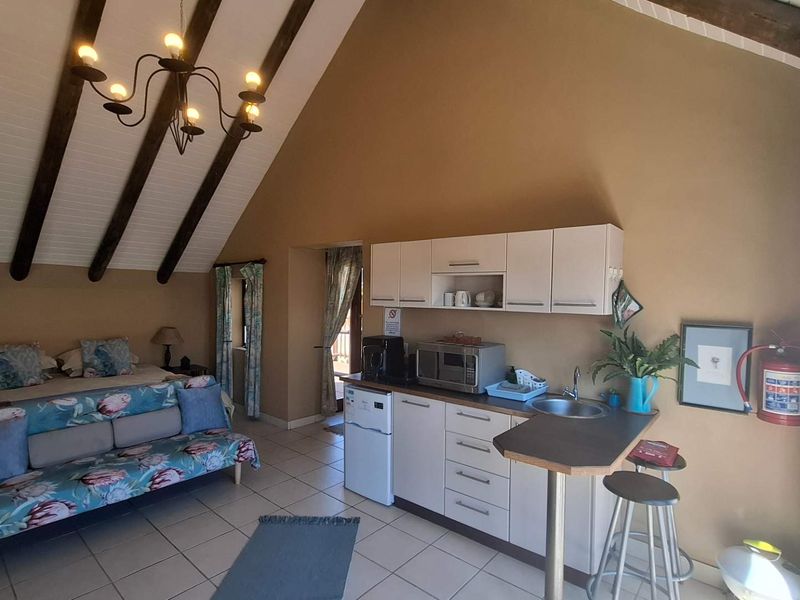 Relax, Unwind: Your Easy-Living River Lodge - Photo 5