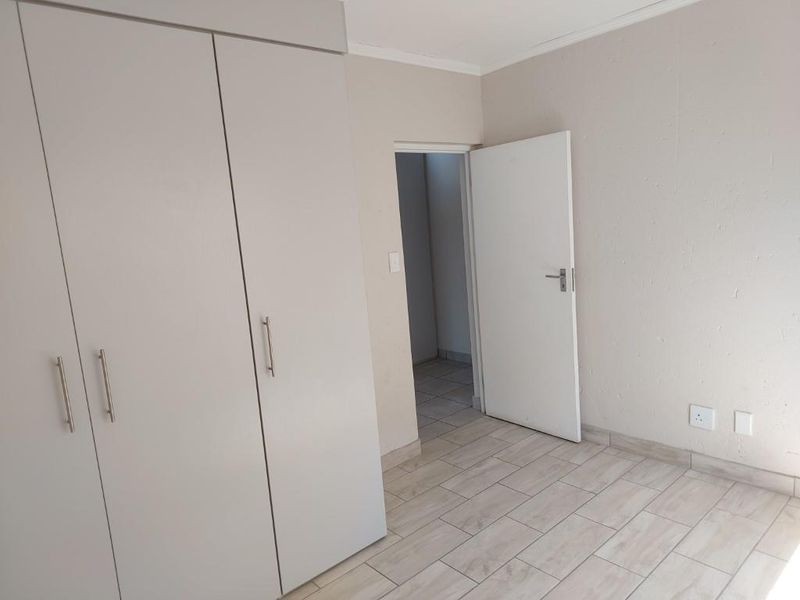 3 BEDROOM APARTMENT FOR SALE NEAR LONE HILL. - Photo 5